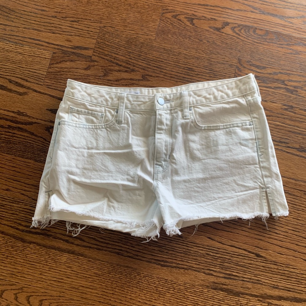 GAP excellent used shorts size 28